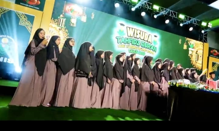 Suasana wisuda siswa-siswi Ranu Harapan Islamic School (RHIS) Makassar.