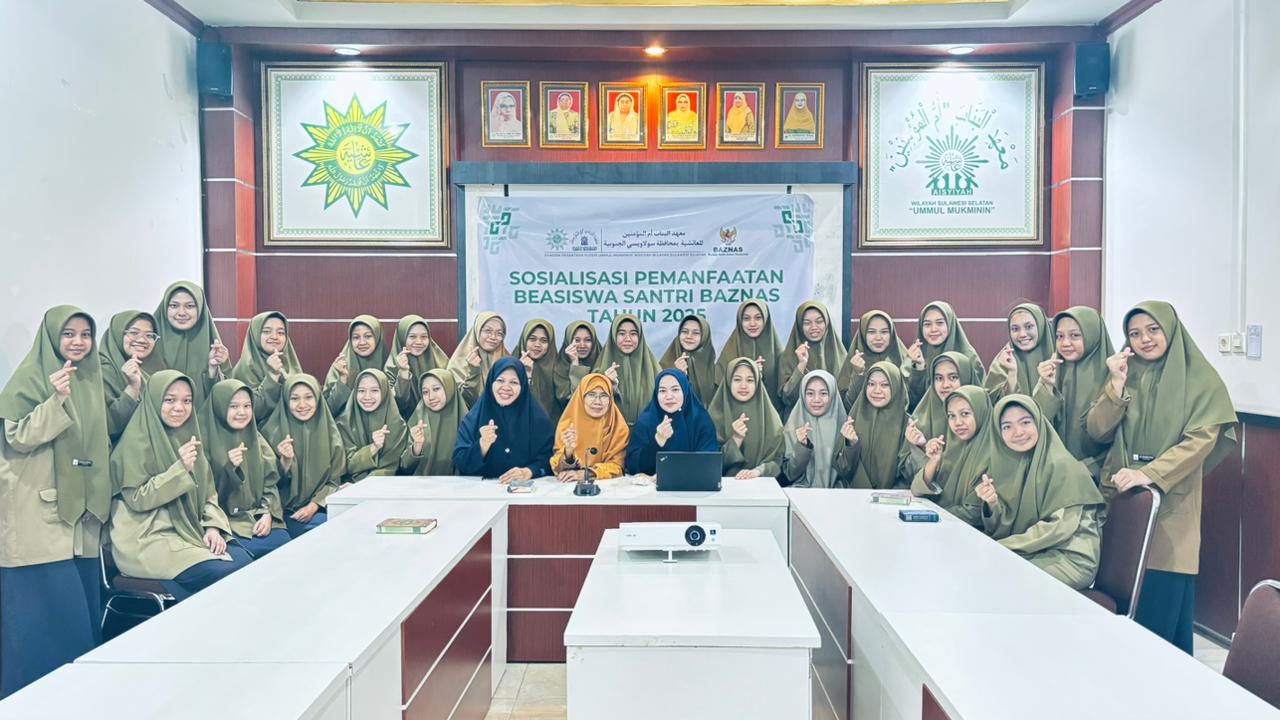30 santriwati Pondok Pesantren Puteri Ummul Mukminin 'Aisyiyah Wilayah Sulawesi Selatan penerima beasiswa Baznas RI Tahun pelajaran 2025/2026.