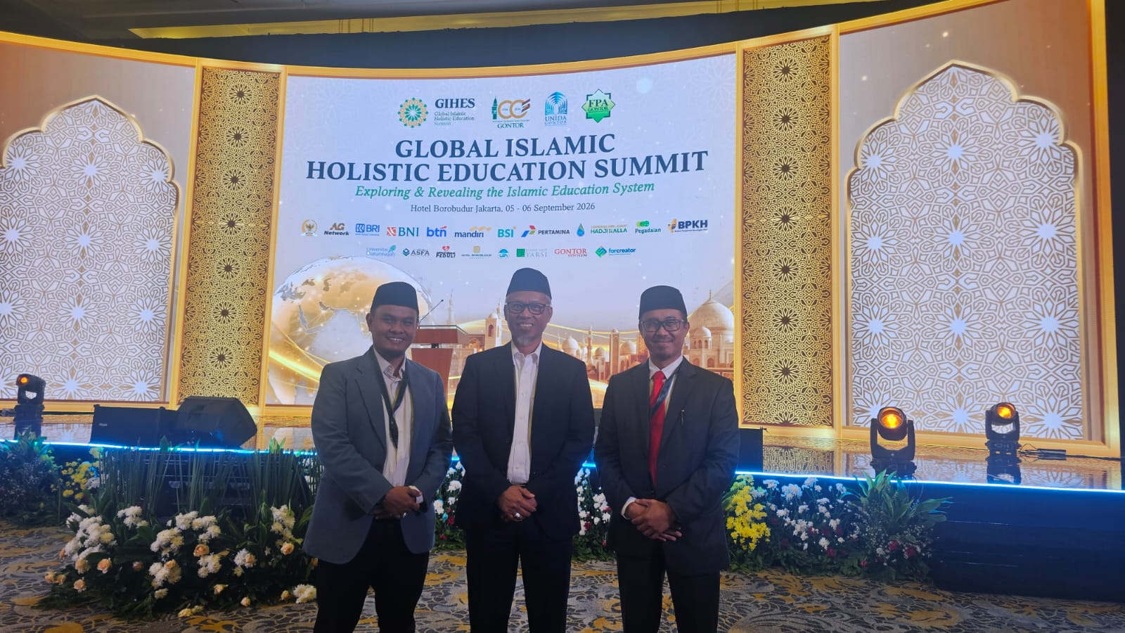 Ketua Yayasan Buq'atun Mubarakah Pondok Pesantren Darul Aman Gombara, H. M. Iqbal Djalil, bersama Sekretaris Yayasan H. Ahmad Sahal, menghadiri Global Islamic Holistic Education Summit (GIHES) 2026 di Jakarta, Ahad (6/9/2026).