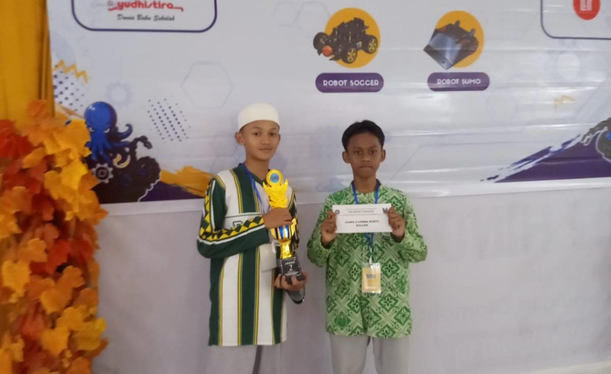 Prestasi tersebut diraih oleh dua siswa kelas VIII, Muh. Al Fatih Achmad dan Azzam Ar Zein.
