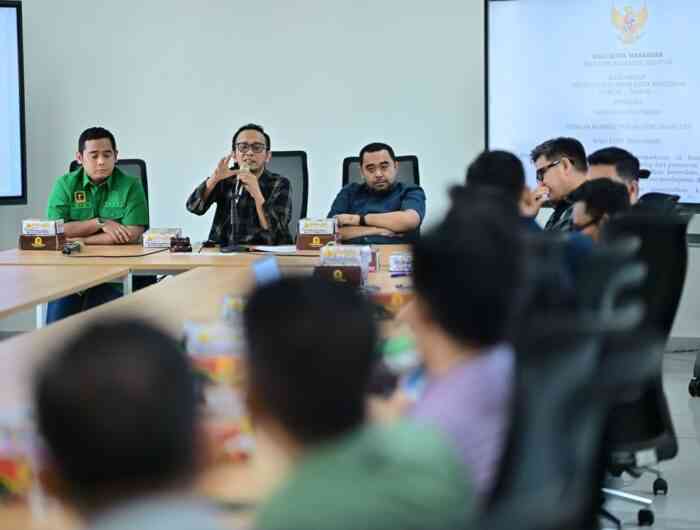 Kesepakatan itu dicapai dalam lanjutan pembahasan surat masuk Komisi B terkait usulan Ranperda inisiatif tentang pengelolaan parkir di ruang Badan Anggaran DPRD Makassar, Jumat (23/10/2026).