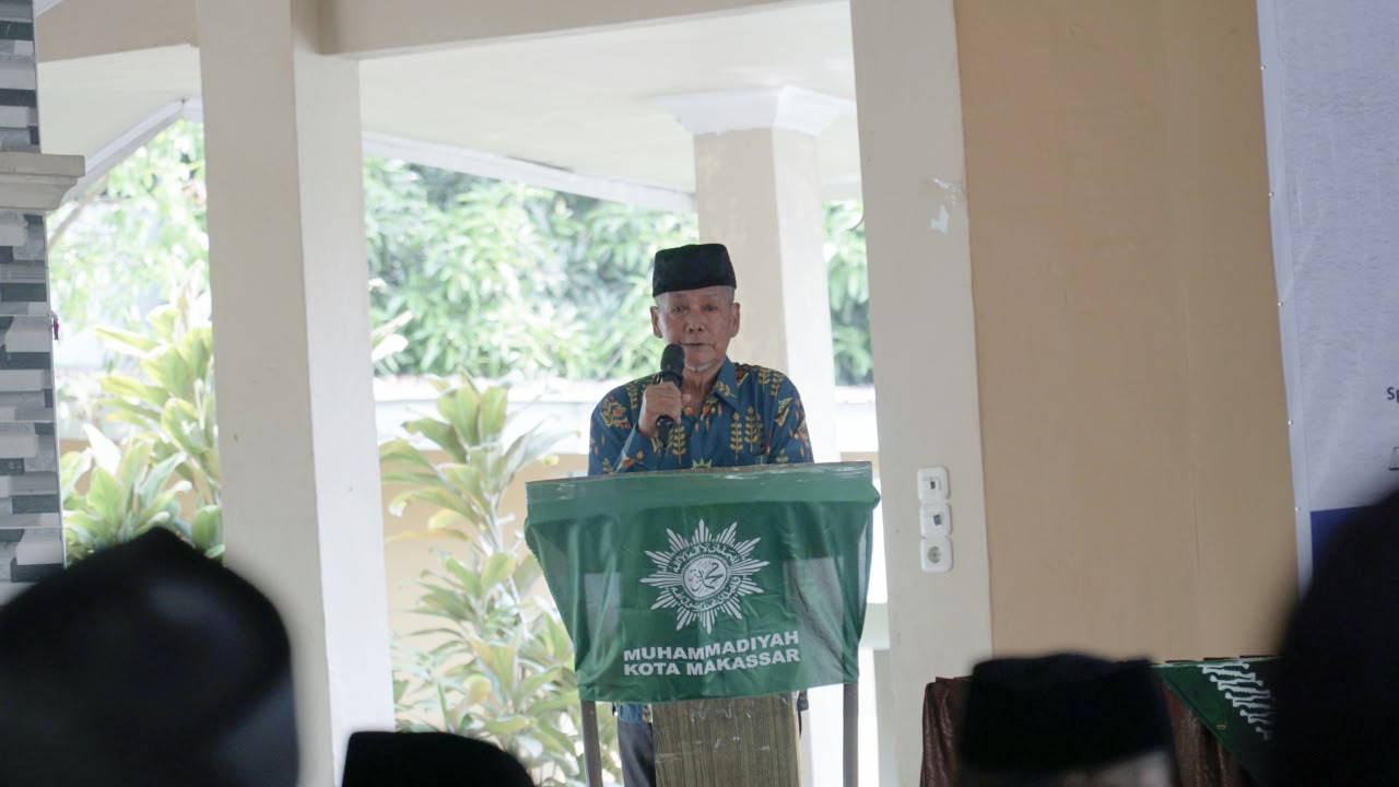 Ketua Pimpinan Daerah Muhammadiyah Kota Makassar Dr. H. Darwis Muhdina
