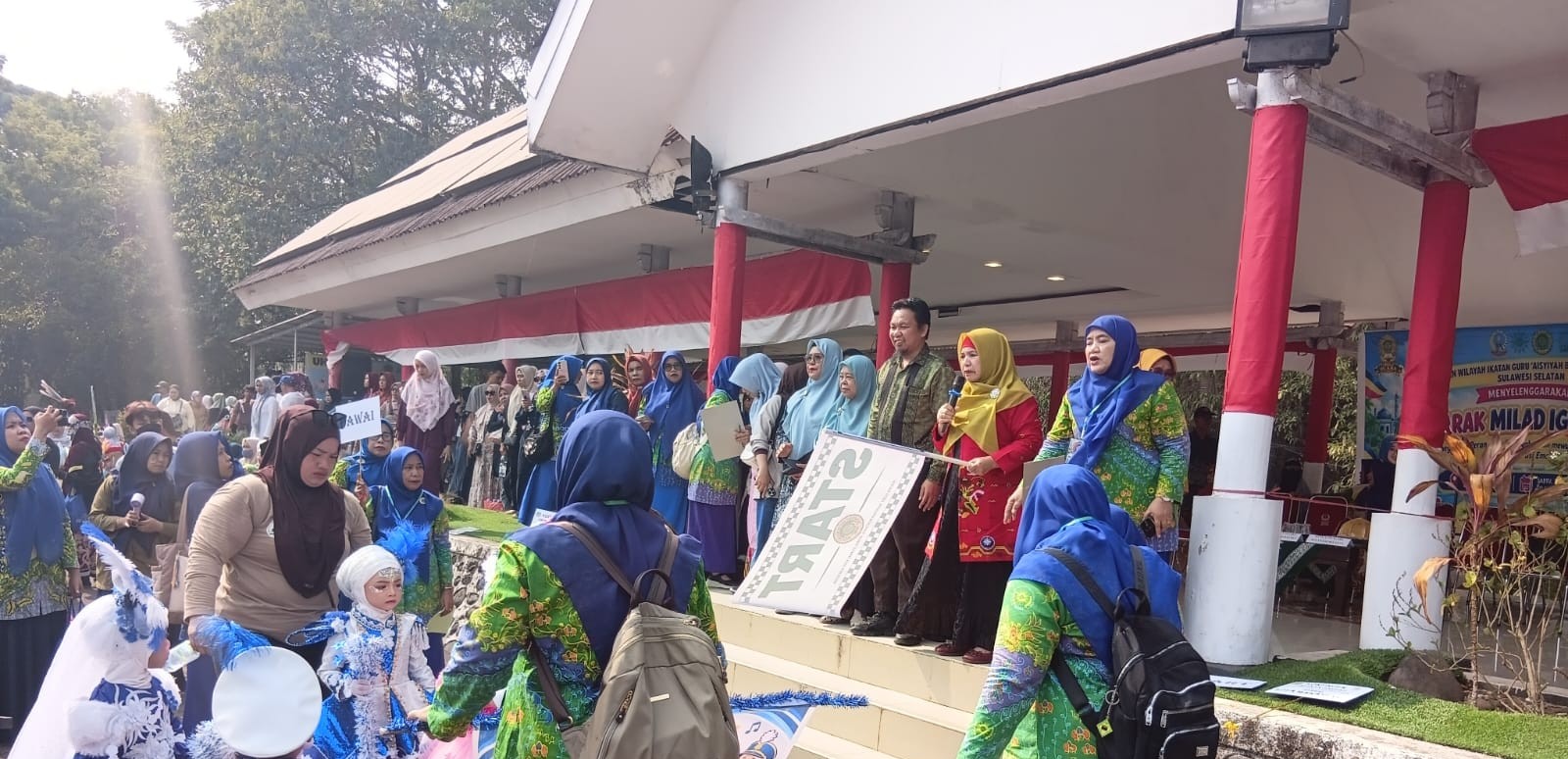 Kegiatan dengan tajuk "Meneguhkan peran guru 'Aisyiyah dalam mewujudkan PAUD berkualitas menuju generasi emas 20245" ini dilaksanakan di Lapangan Kantor Gubernur, Tribun Kantor Gubernur Sulsel, Jl. Urip Sumoharjo Makassar, Sabtu (10/10/2026).