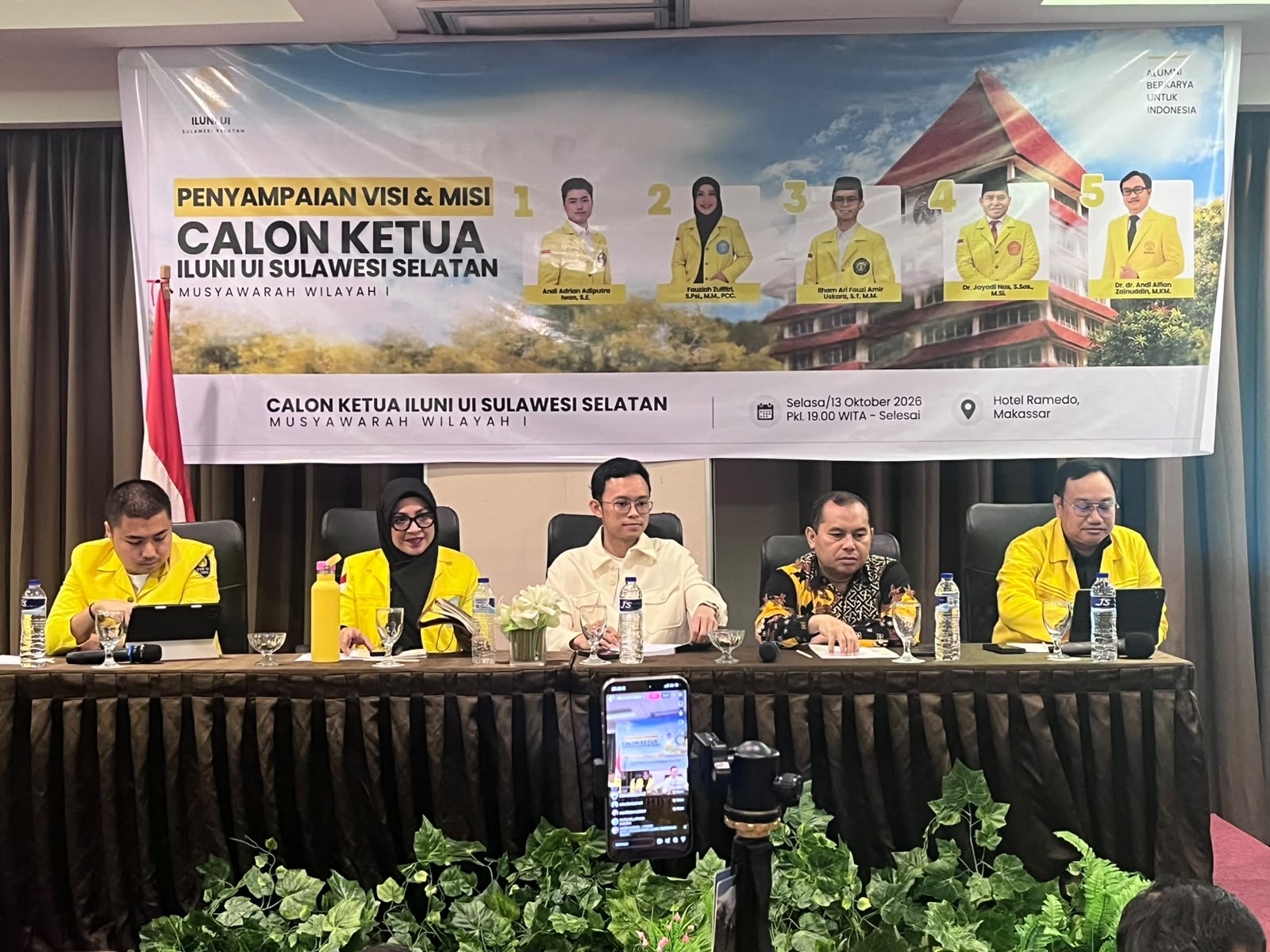 Andi Adrian Adiputra Iwan saat menyampaikan visi misi calon Ketua Ikatan Alumni Universitas Indonesia (ILUNI UI) Sulawesi Selatan periode 2026–2029 di Hotel Romedo, Jl. Andi Djemma Makassar, Selasa (13/10/2026).