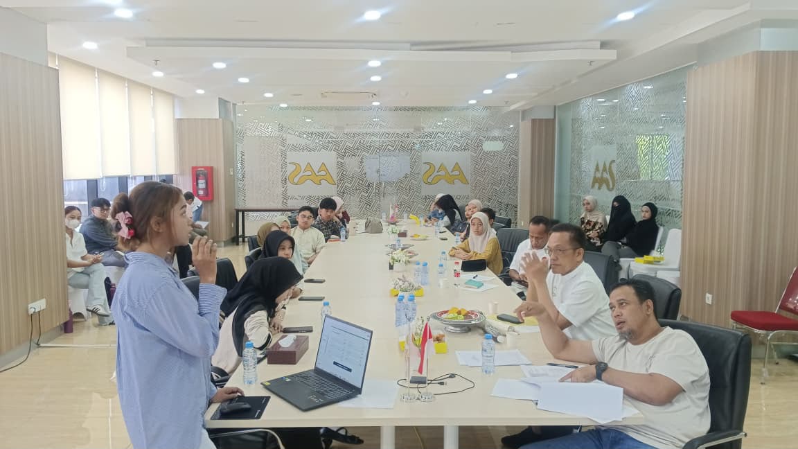 Sebanyak 33 calon peserta mengikuti sesi presentasi rencana bisnis di lantai III AAS Building, Jumat (16/10/2026).