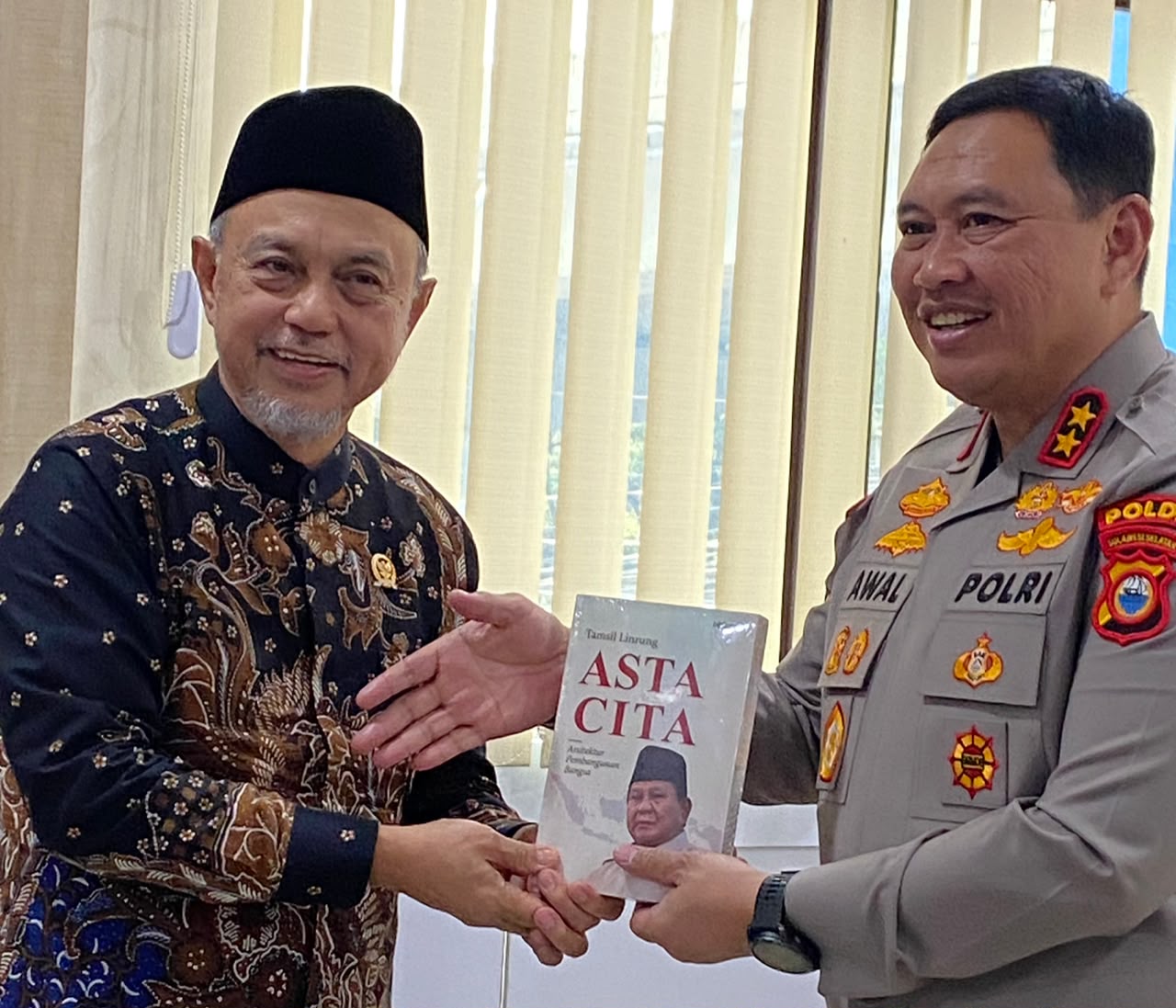 Tamsil bersilaturahmi dengan Kapolda Sulsel Irjen Pol. M. Awal Chairuddin di Makassar, Selasa (20/10/2026).