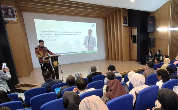 Kepala Badan Pengawas Obat dan Makanan (BPOM) RI, Prof. dr. Taruna Ikrar, M.Biomed., Ph.D., menyerukan perubahan besar dalam cara Indonesia membangun kekuatan ilmu pengetahuan dan teknologi.