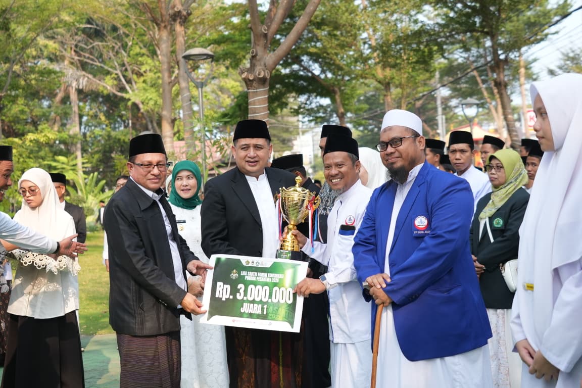 Pondok Pesantren Darul Aman Gombara Makassar turut menghadiri Upacara Peringatan Hari Santri Nasional (HSN) Tahun 2026 yang digelar di Lapangan Balai Kota Makassar, Jumat (23/10/2026).