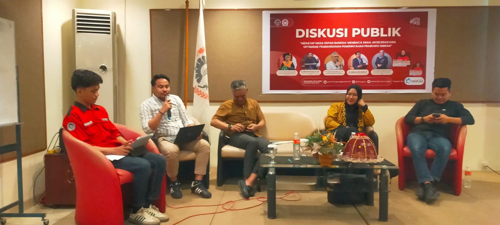 Serum Institut bekerja sama dengan Himpunan Mahasiswa Administrasi Negara (HIMAGARA) FIS-H Universitas Negeri Makassar (UNM) menggelar diskusi publik berlangsung di Hotel Jolin Makassar, Rabu (28/10/2026).