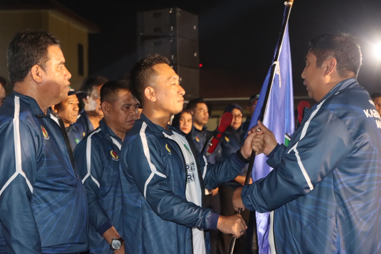 Pengukuhan tersebut digelar dalam acara pengukuhan kontingen Kabupaten Maros di taman Kota Turikale Kabupaten Maros, Rabu (28/10/2026).